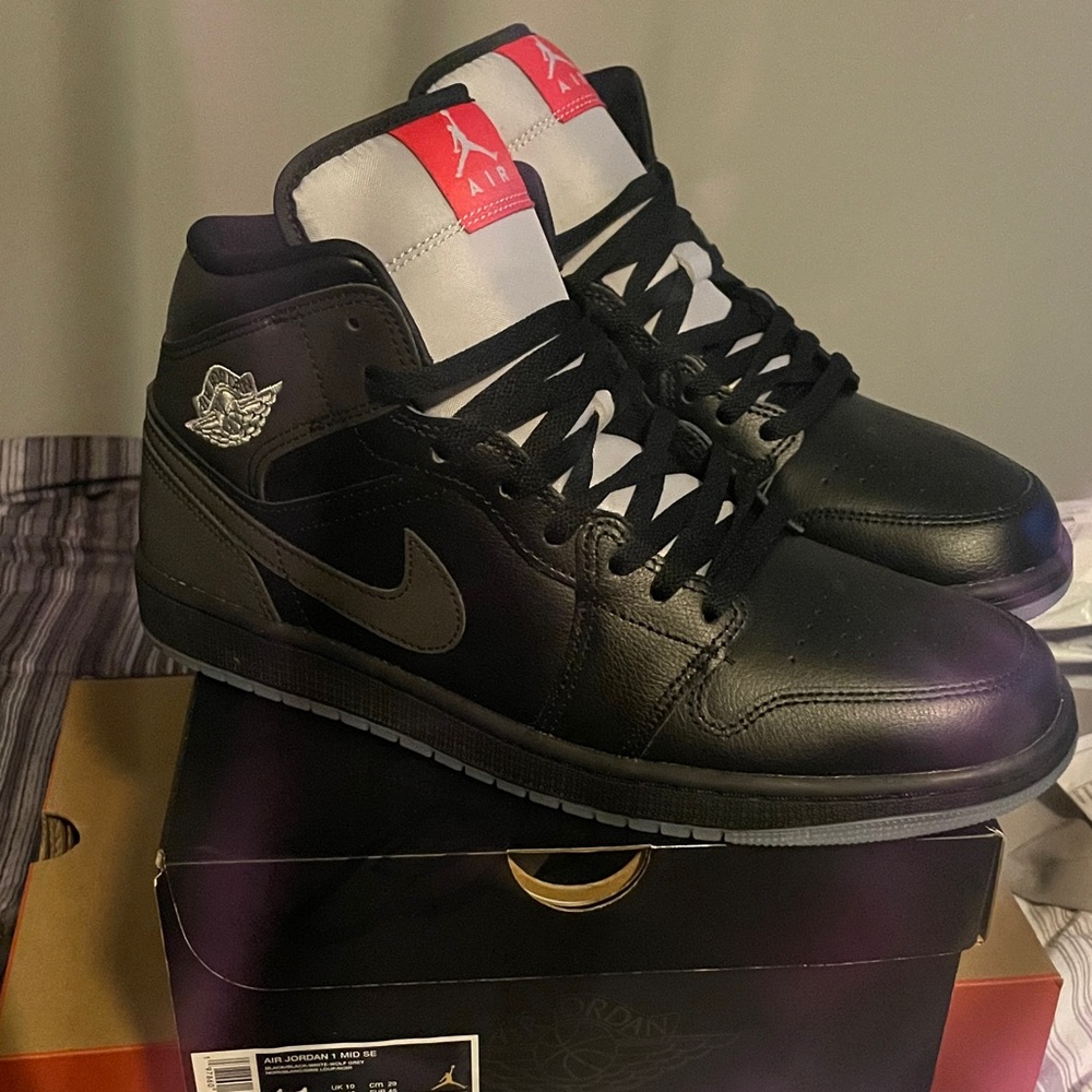 BRAND NEW… jordan 1 retros (men) black/grey/white